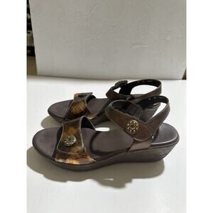 Munro American Womens Brown Golden Bronze Metallic Leather Ankle Strap Sandals 8